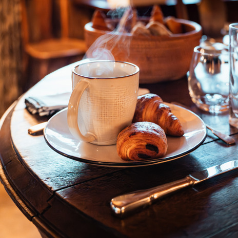 Gather in the chalet’s farmhouse kitchen for espresso and a chef-prepared breakfast of fresh local e